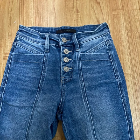 Flying monkey flares - Picture 2 of 4